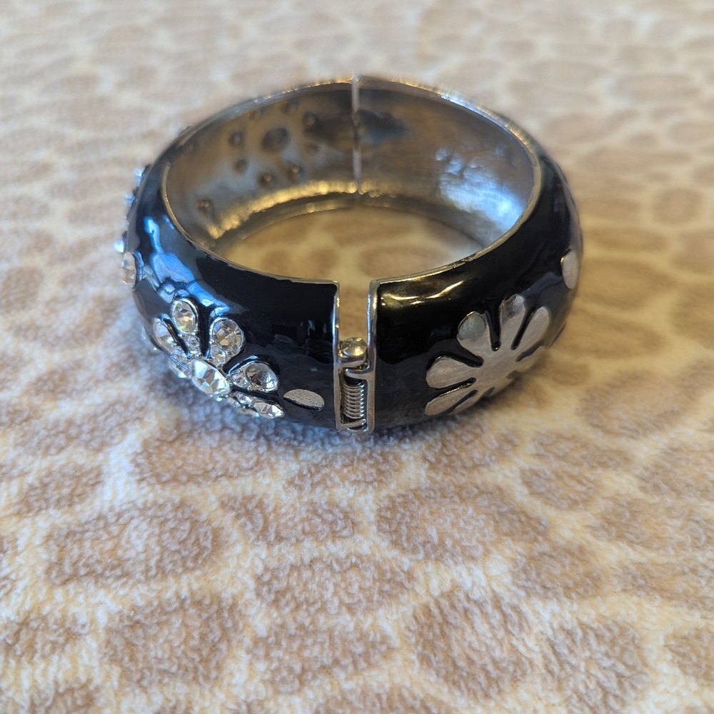 Bracelets - Picture 5 of 7
